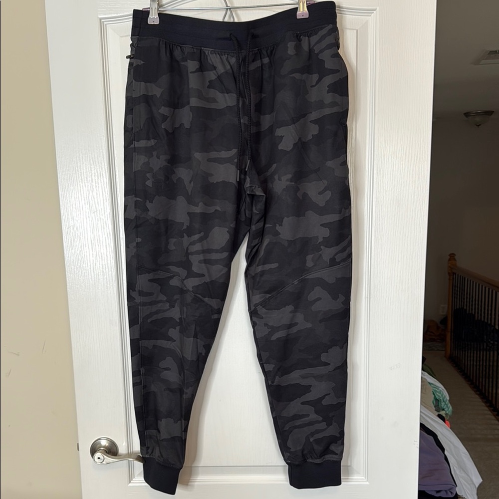 Under Armour UA Sportstyle Elite Print Jogger Pants Black Gray Camo XL